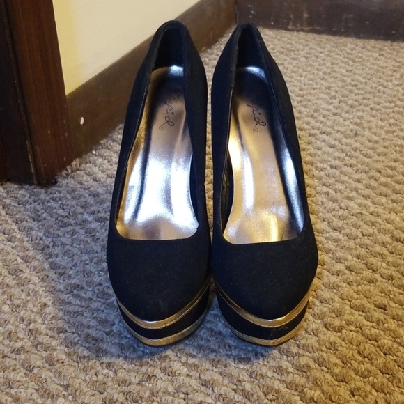 Heels - Picture 1 of 3